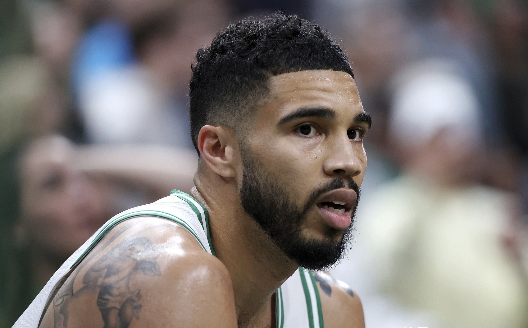 九游游戏 塔图姆回归赛场，势不可挡首场状态亮眼，德国队观众沸腾！